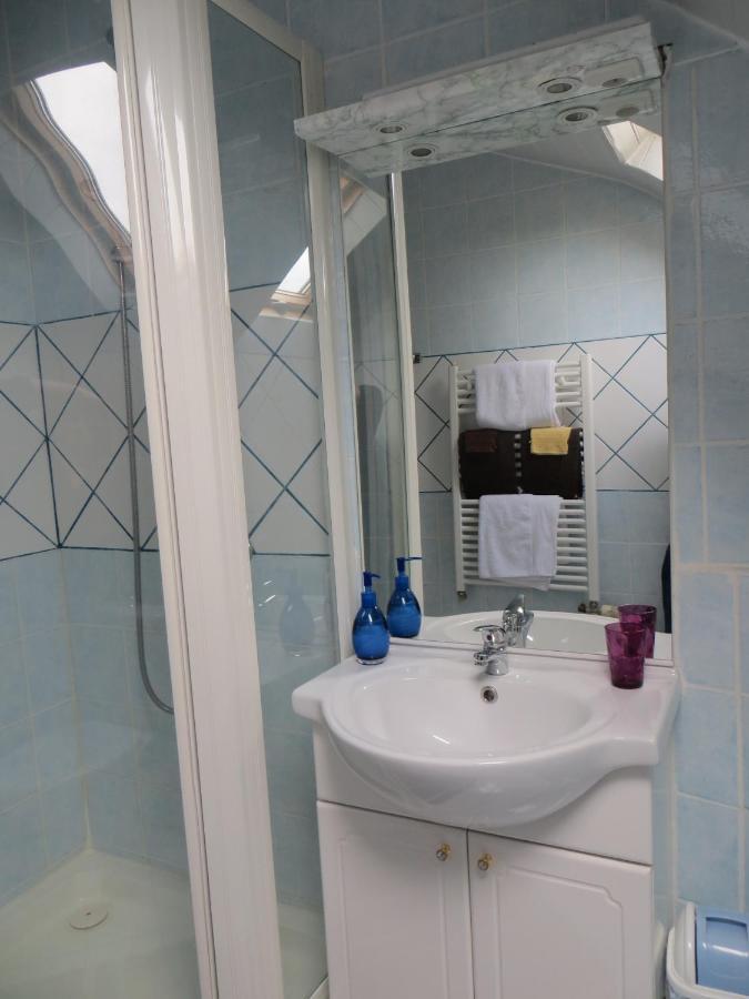 La Ferme De L'Isle Et Sa Roulotte Bed & Breakfast Avaray Bagian luar foto