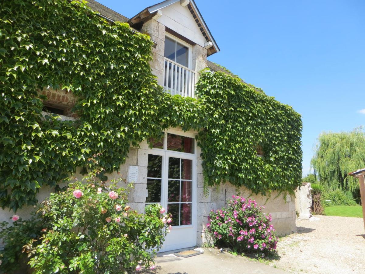 La Ferme De L'Isle Et Sa Roulotte Bed & Breakfast Avaray Bagian luar foto