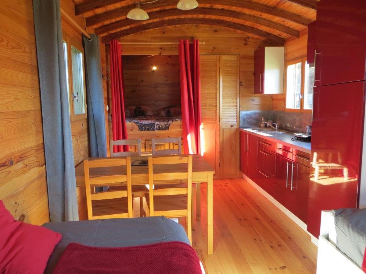 La Ferme De L'Isle Et Sa Roulotte Bed & Breakfast Avaray Bagian luar foto