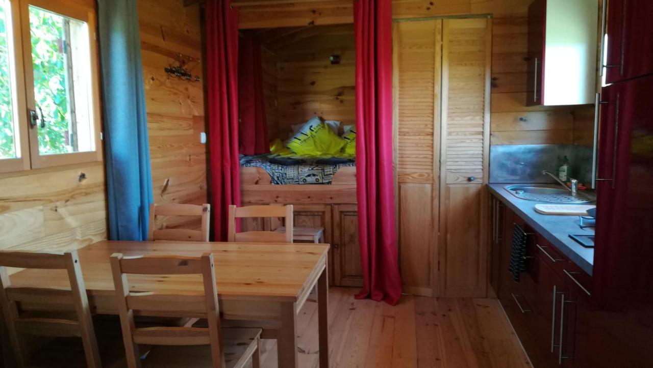 La Ferme De L'Isle Et Sa Roulotte Bed & Breakfast Avaray Bagian luar foto