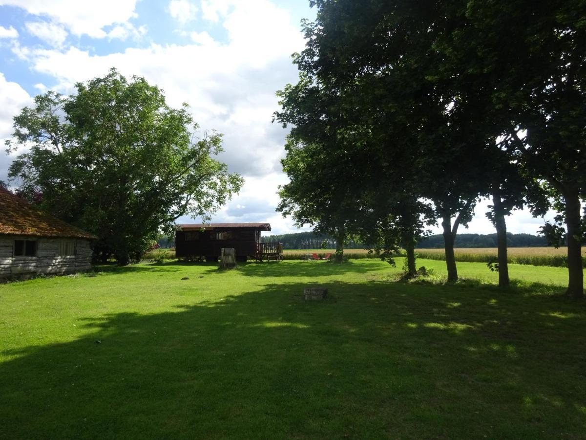 La Ferme De L'Isle Et Sa Roulotte Bed & Breakfast Avaray Bagian luar foto