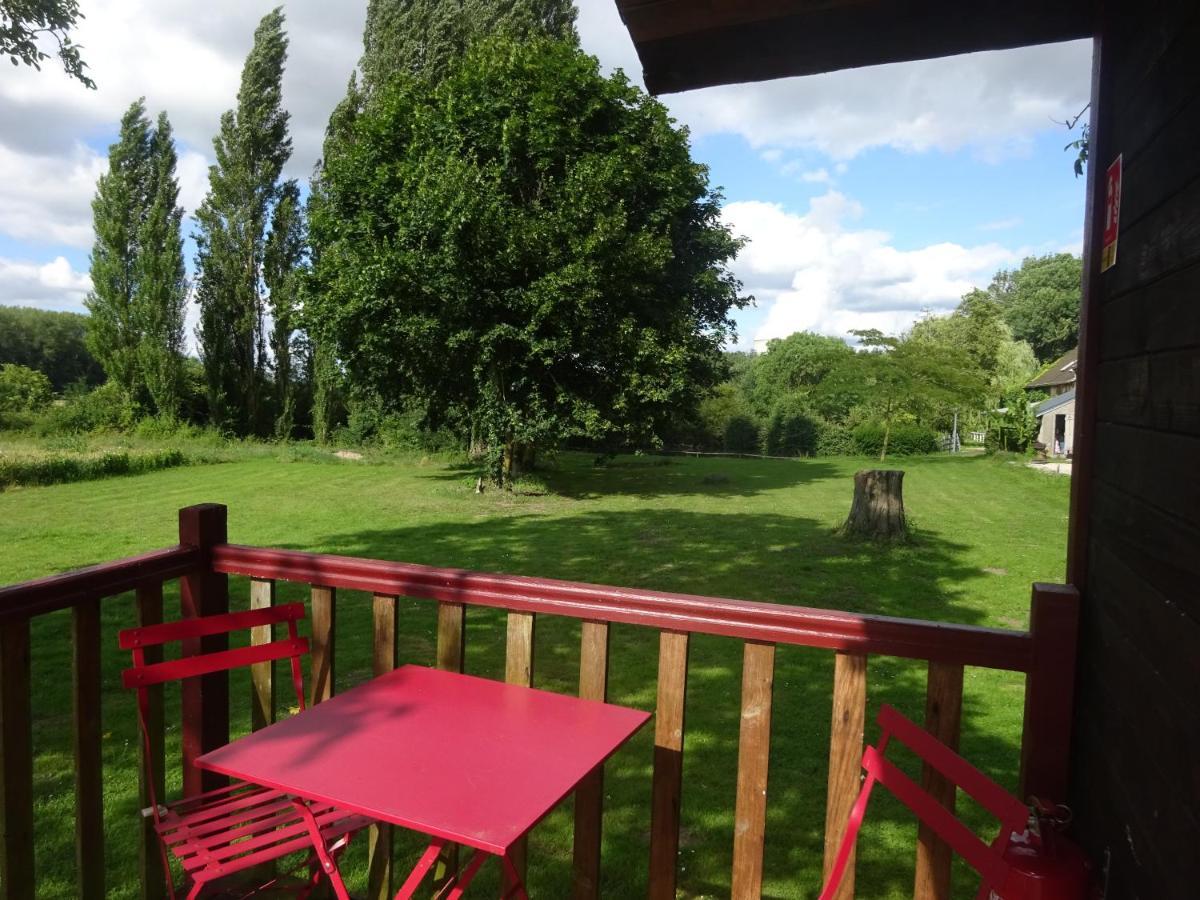 La Ferme De L'Isle Et Sa Roulotte Bed & Breakfast Avaray Bagian luar foto