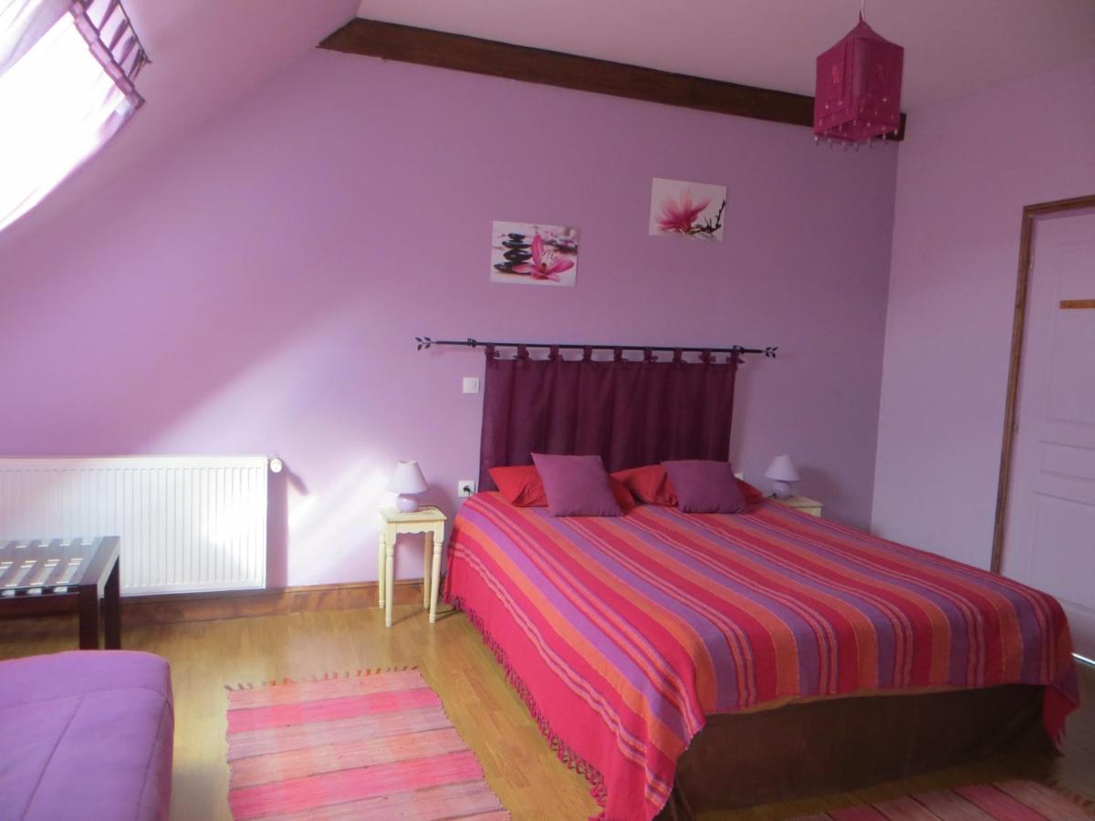 La Ferme De L'Isle Et Sa Roulotte Bed & Breakfast Avaray Bagian luar foto