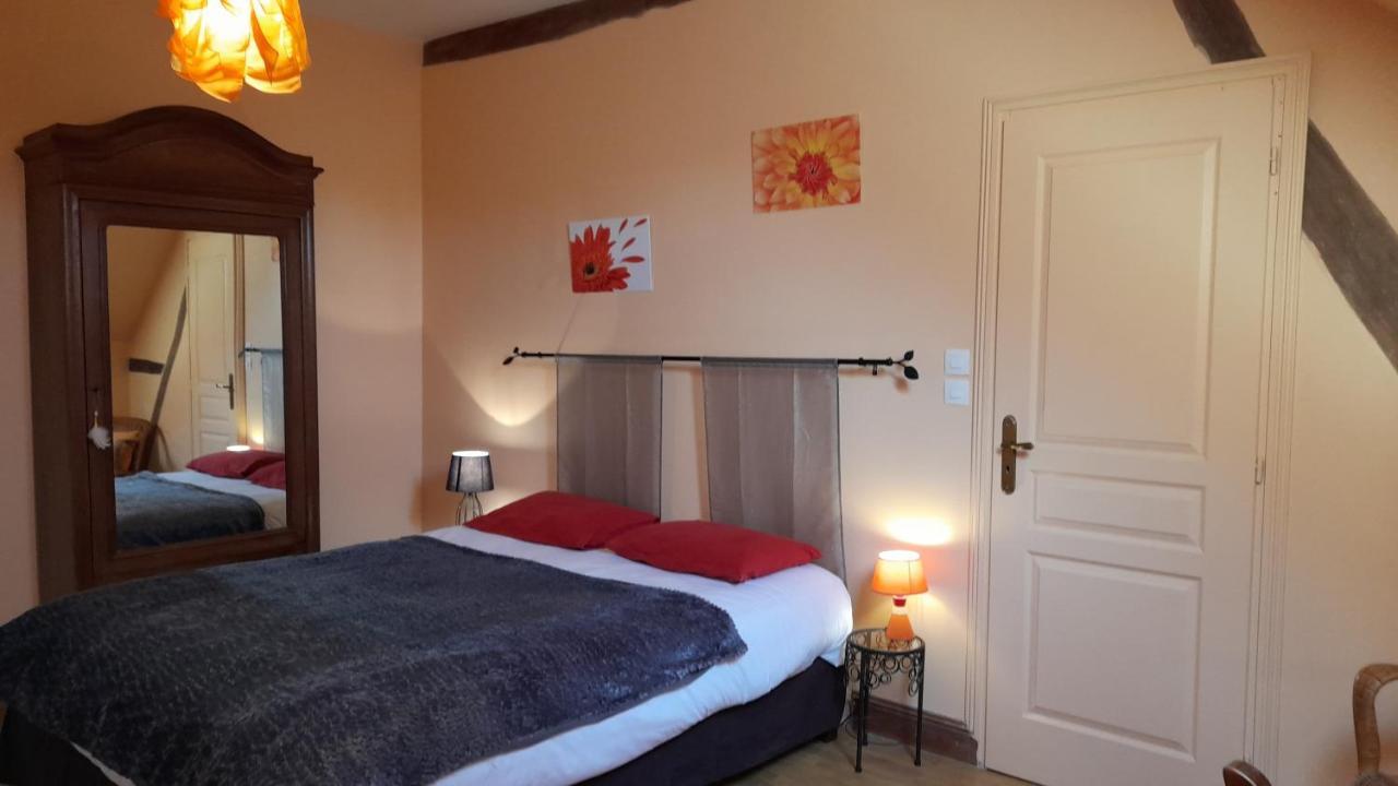 La Ferme De L'Isle Et Sa Roulotte Bed & Breakfast Avaray Bagian luar foto